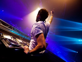 Gareth Emery (click to view)