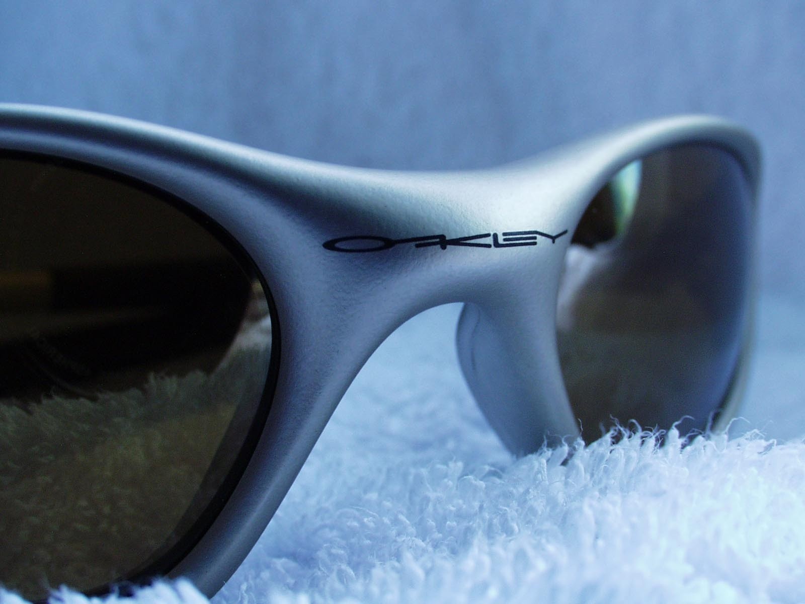 1600x1200 Oakley sunglasses wallpaper, music and dance wallpapers